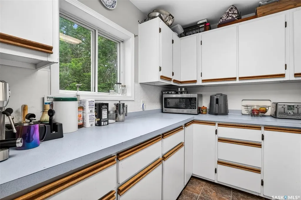 1142 2nd Avenue NE Moose Jaw SK S6H 1C6