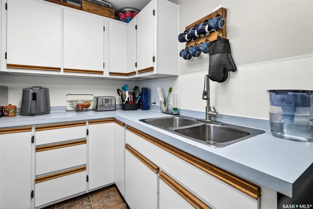 1142 2nd Avenue NE Moose Jaw SK S6H 1C6
