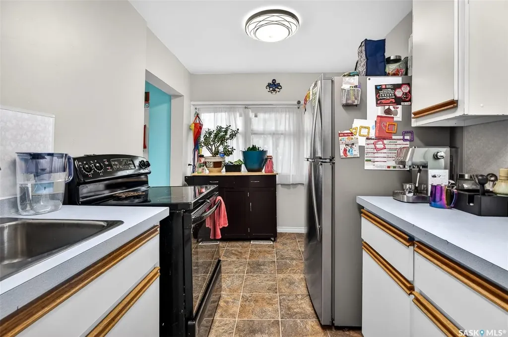1142 2nd Avenue NE Moose Jaw SK S6H 1C6