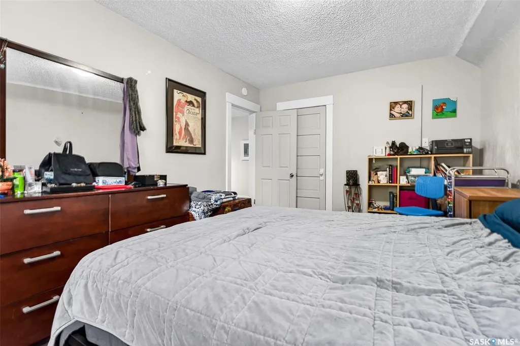 1142 2nd Avenue NE Moose Jaw SK S6H 1C6