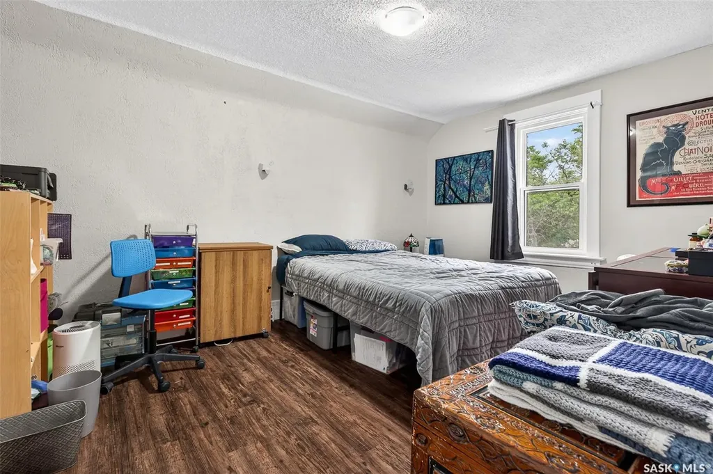 1142 2nd Avenue NE Moose Jaw SK S6H 1C6