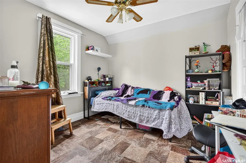 1142 2nd Avenue NE Moose Jaw SK S6H 1C6