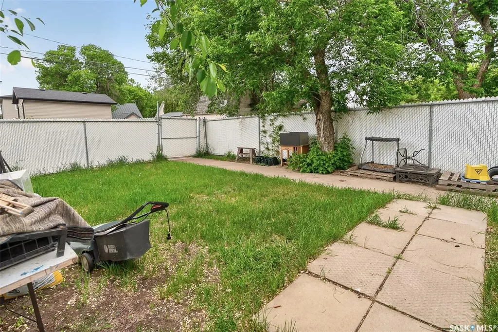 1142 2nd Avenue NE Moose Jaw SK S6H 1C6