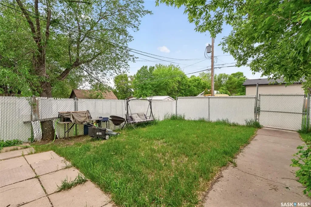 1142 2nd Avenue NE Moose Jaw SK S6H 1C6
