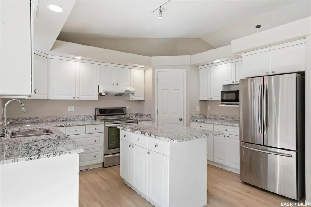 118 Hinitt Place Saskatoon SK S7N 4M6