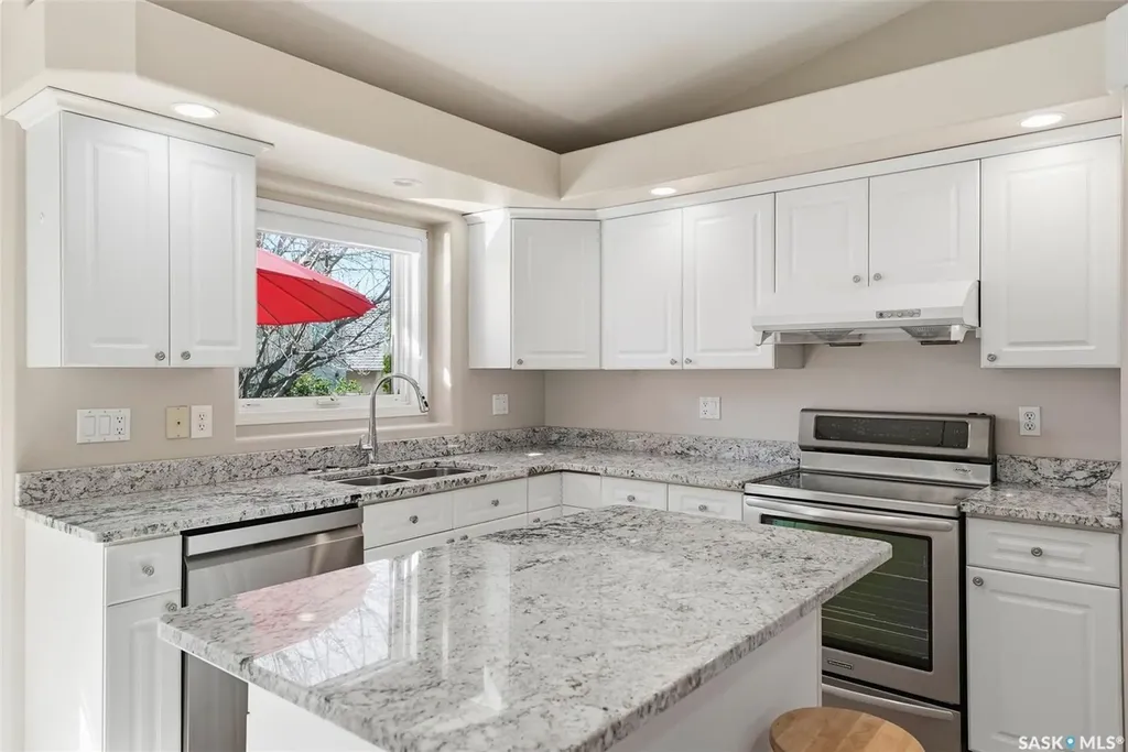118 Hinitt Place Saskatoon SK S7N 4M6