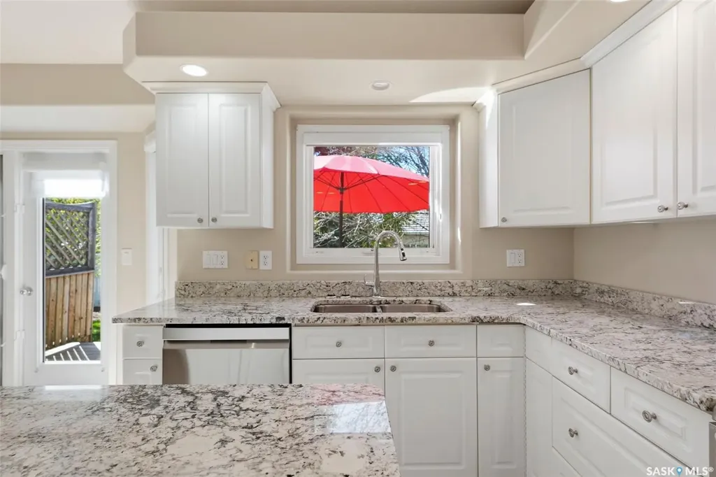 118 Hinitt Place Saskatoon SK S7N 4M6