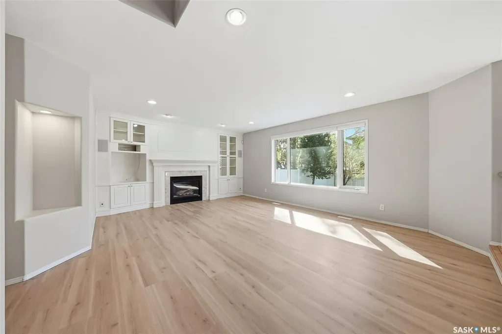 118 Hinitt Place Saskatoon SK S7N 4M6