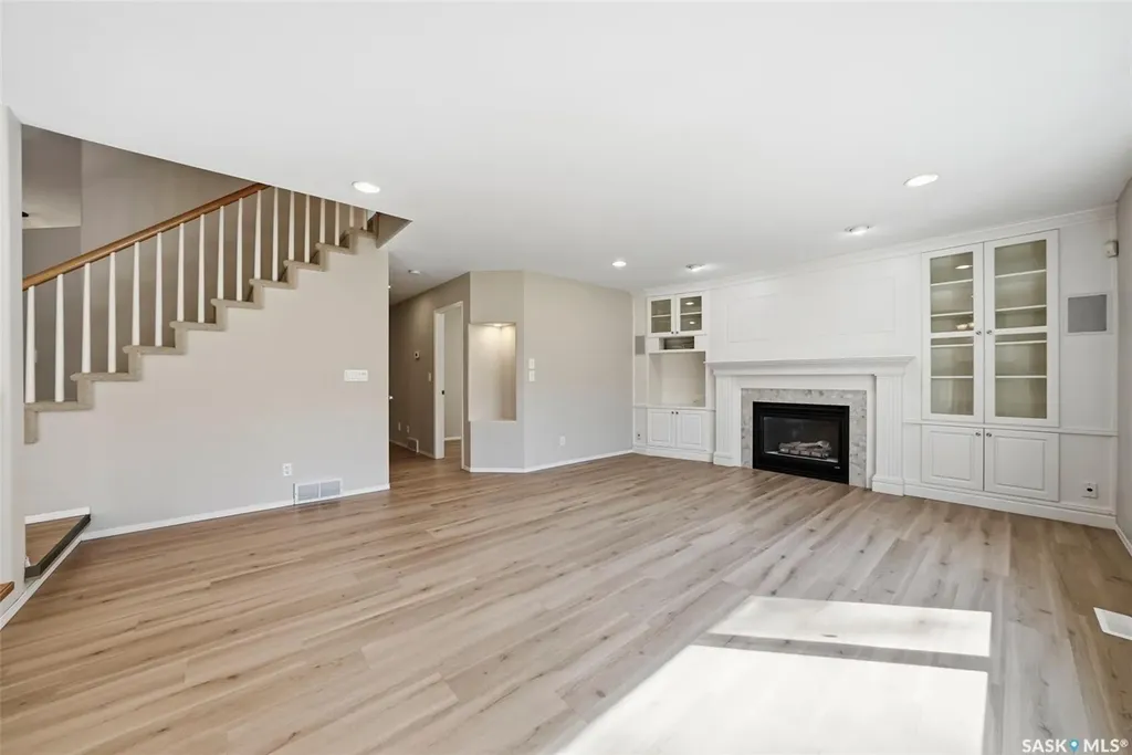 118 Hinitt Place Saskatoon SK S7N 4M6