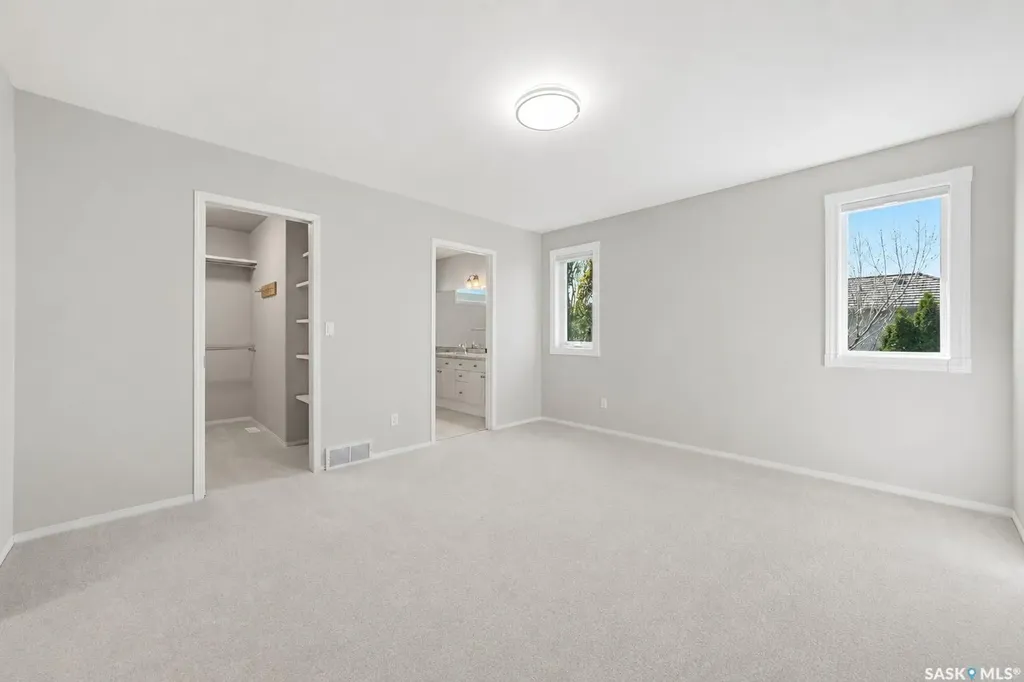 118 Hinitt Place Saskatoon SK S7N 4M6
