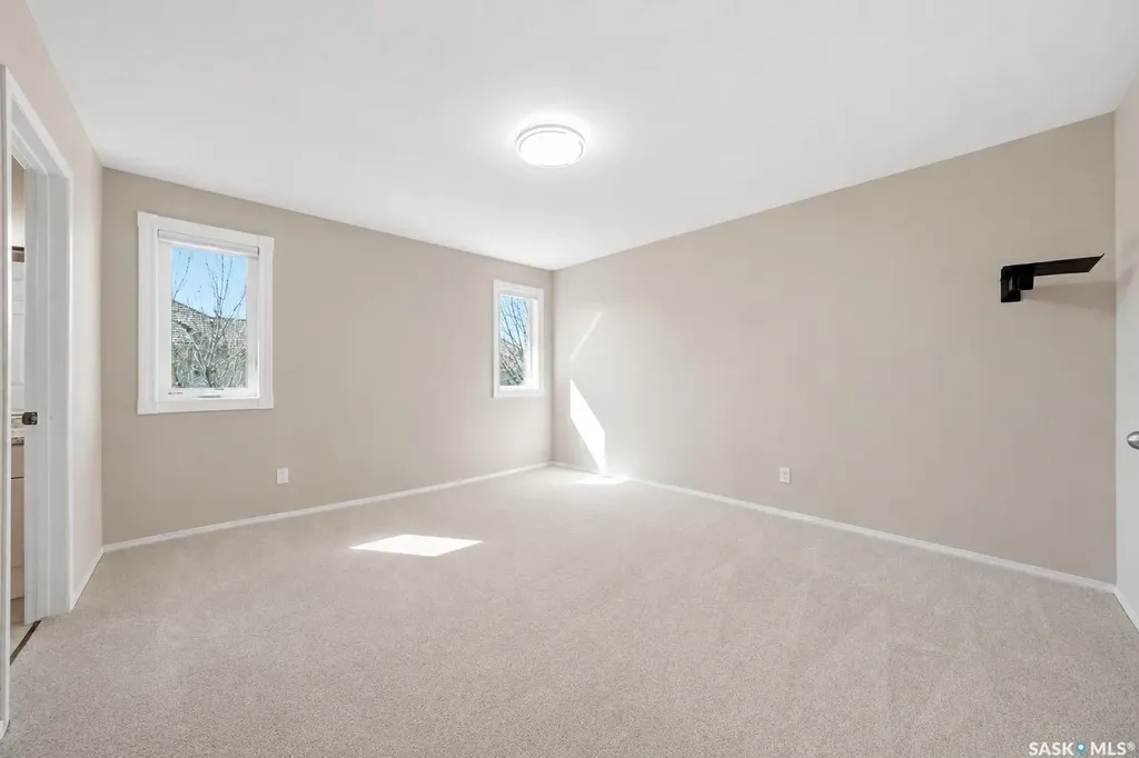 118 Hinitt Place Saskatoon SK S7N 4M6
