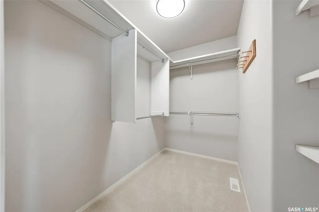 118 Hinitt Place Saskatoon SK S7N 4M6