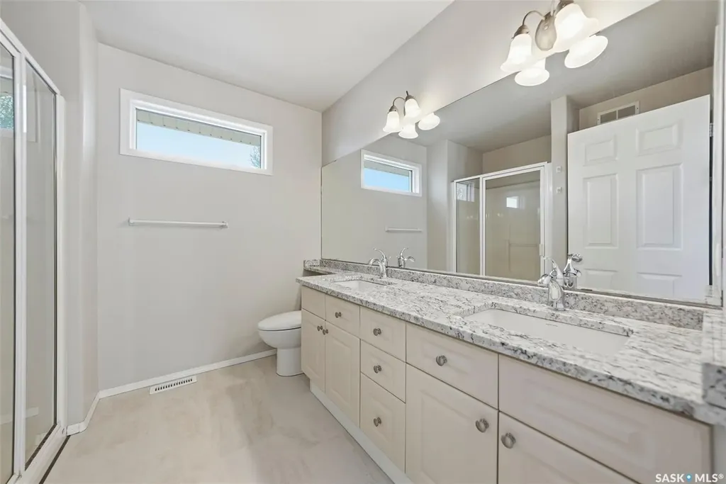 118 Hinitt Place Saskatoon SK S7N 4M6