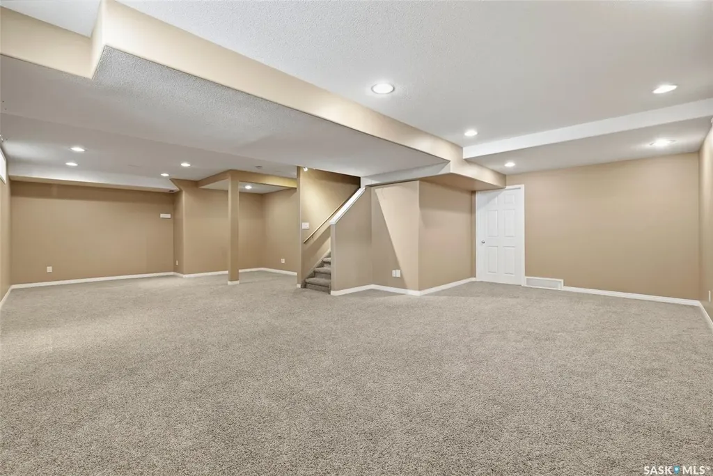 118 Hinitt Place Saskatoon SK S7N 4M6