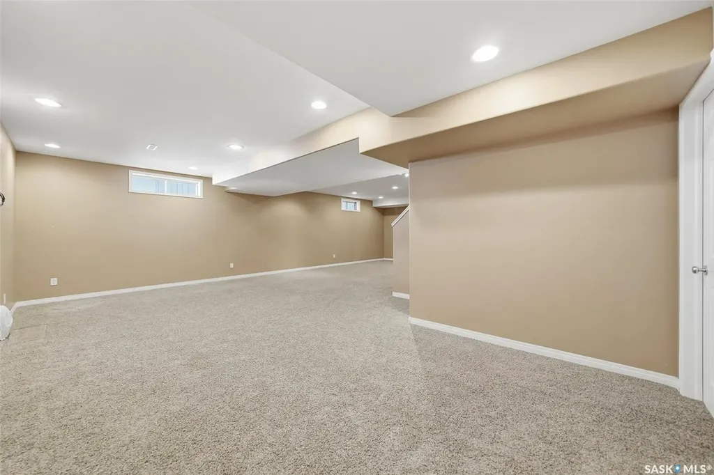 118 Hinitt Place Saskatoon SK S7N 4M6