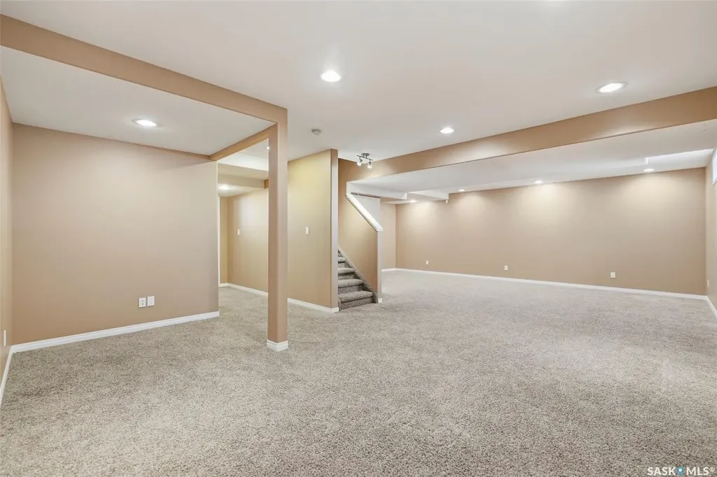 118 Hinitt Place Saskatoon SK S7N 4M6