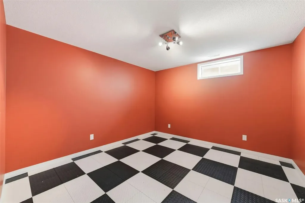 118 Hinitt Place Saskatoon SK S7N 4M6
