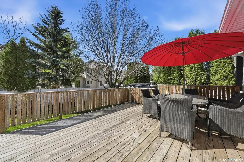 118 Hinitt Place Saskatoon SK S7N 4M6