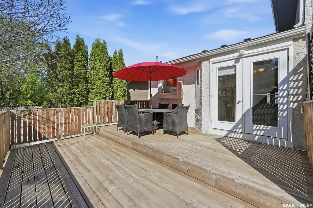 118 Hinitt Place Saskatoon SK S7N 4M6