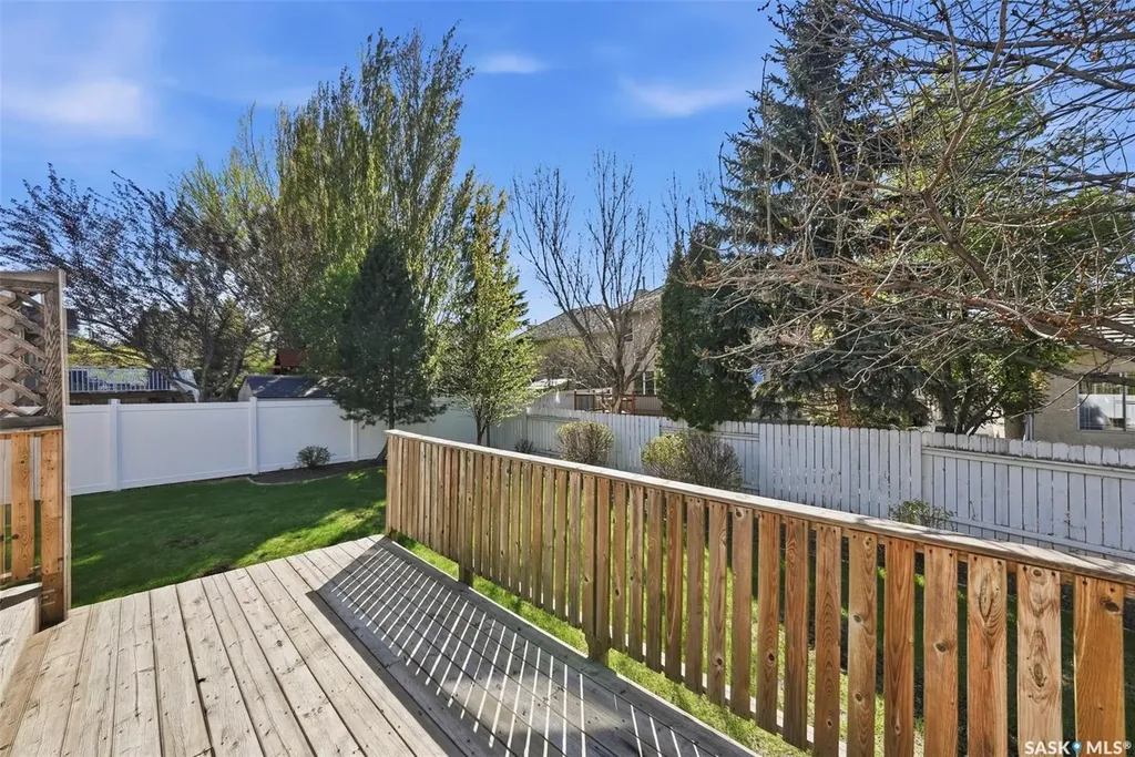 118 Hinitt Place Saskatoon SK S7N 4M6
