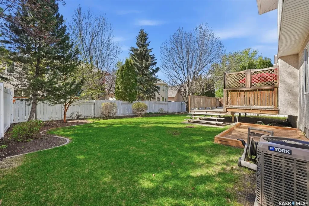 118 Hinitt Place Saskatoon SK S7N 4M6