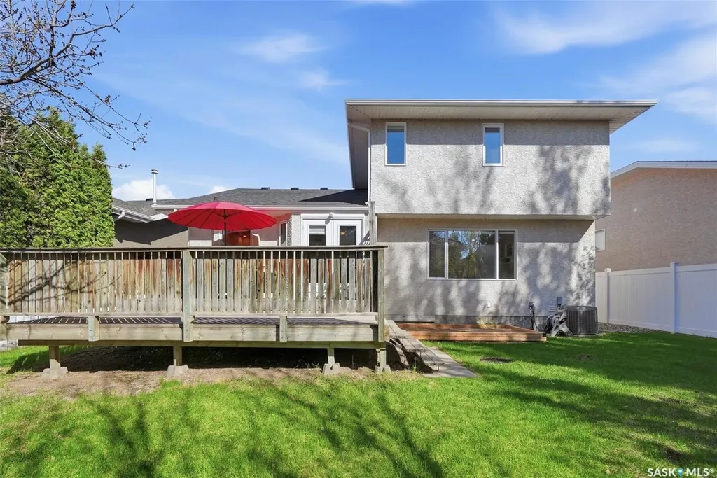 118 Hinitt Place Saskatoon SK S7N 4M6
