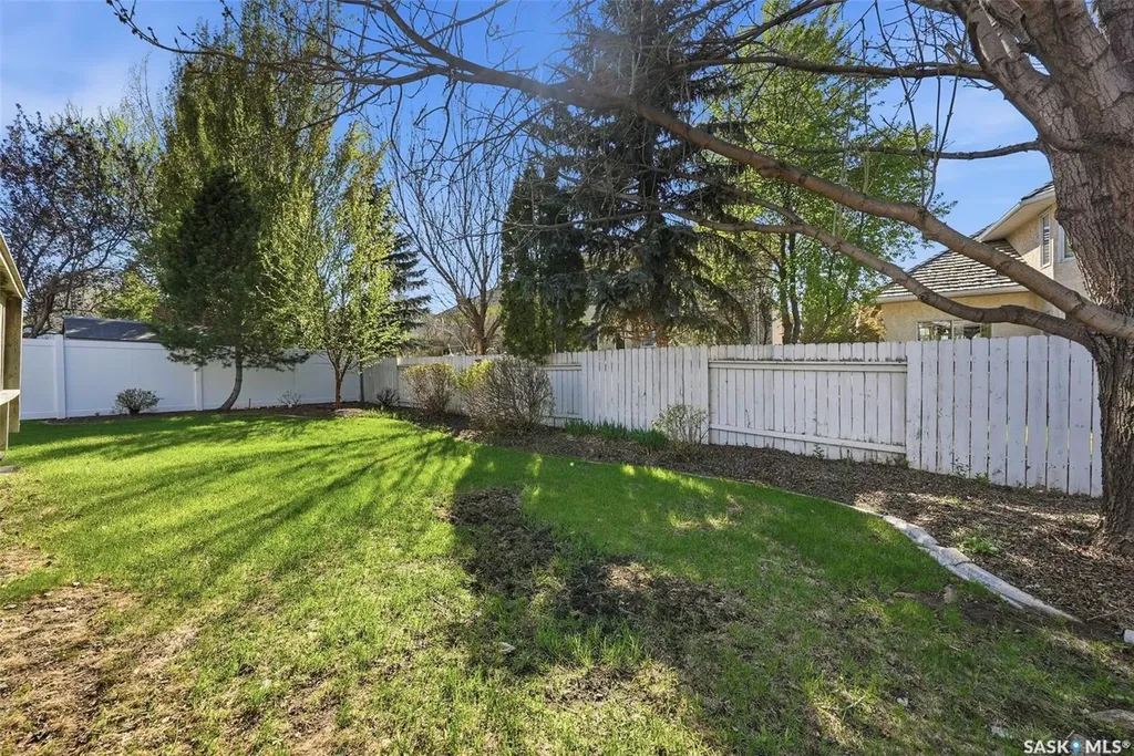 118 Hinitt Place Saskatoon SK S7N 4M6