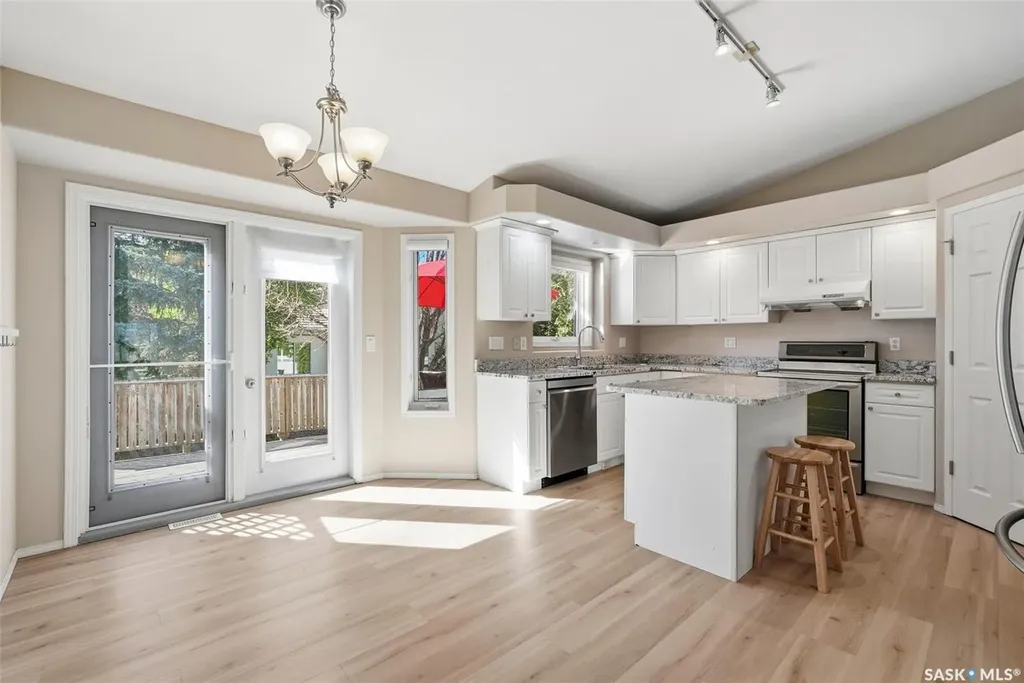118 Hinitt Place Saskatoon SK S7N 4M6