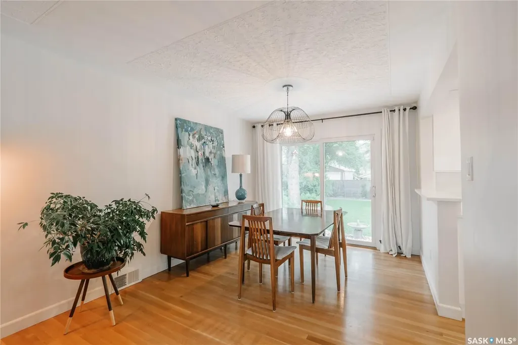 414 Lake Crescent Saskatoon SK S7H 3A4