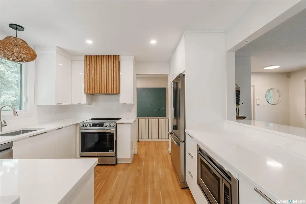 414 Lake Crescent Saskatoon SK S7H 3A4