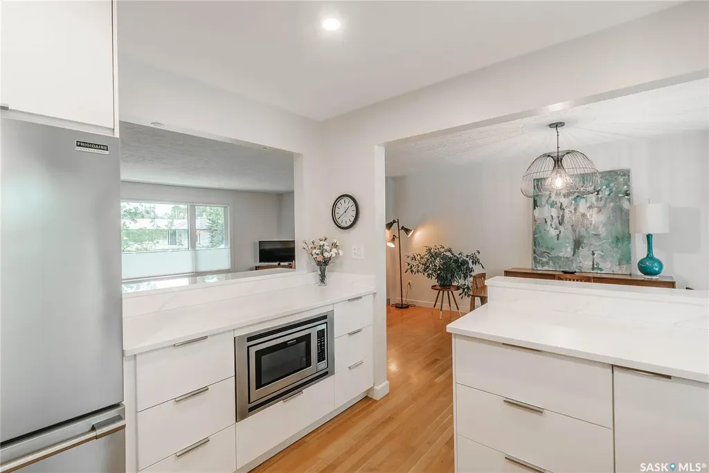 414 Lake Crescent Saskatoon SK S7H 3A4