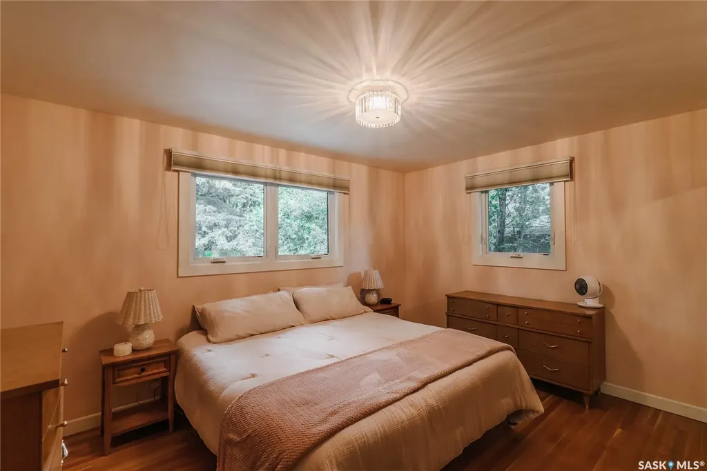 414 Lake Crescent Saskatoon SK S7H 3A4