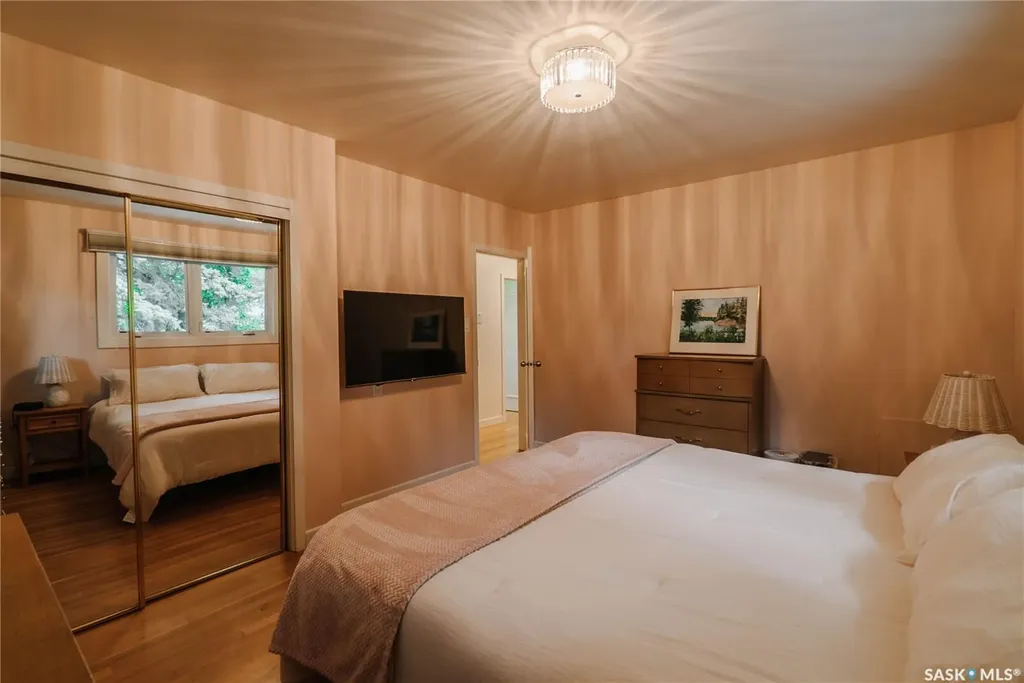 414 Lake Crescent Saskatoon SK S7H 3A4
