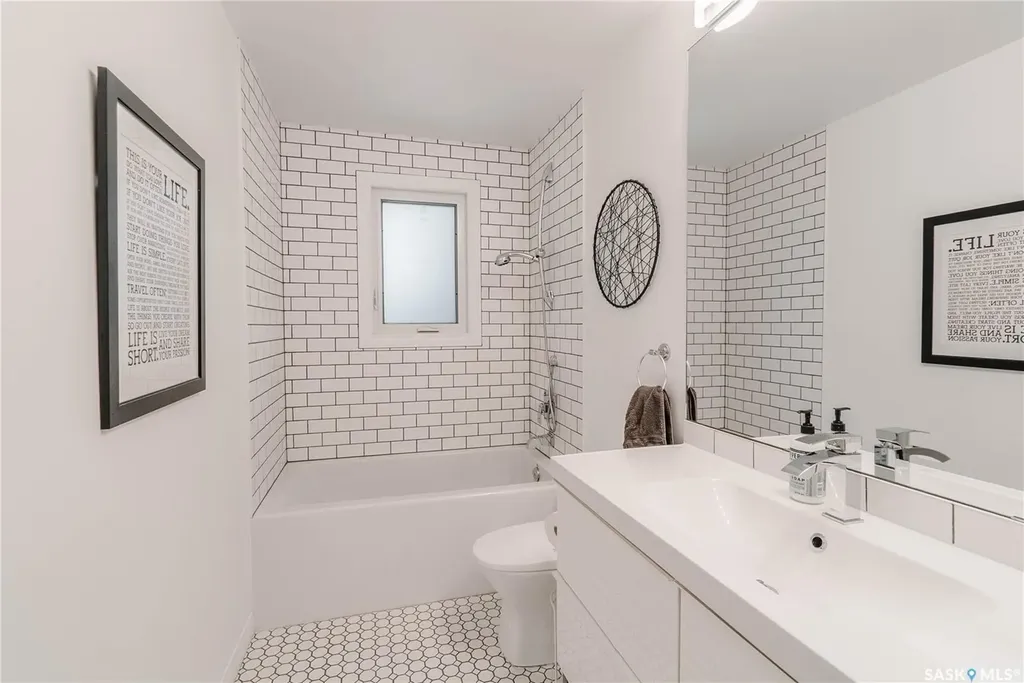 414 Lake Crescent Saskatoon SK S7H 3A4