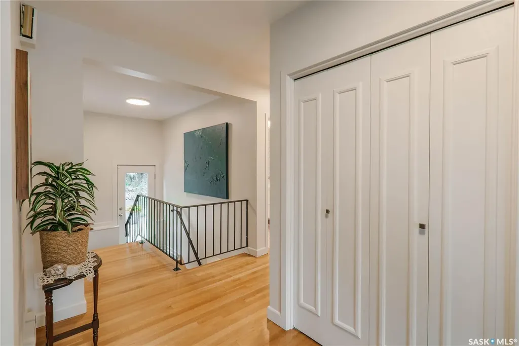 414 Lake Crescent Saskatoon SK S7H 3A4