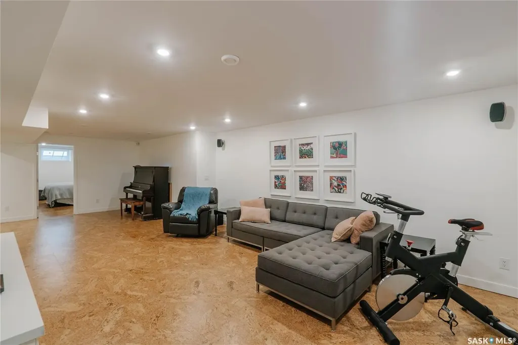 414 Lake Crescent Saskatoon SK S7H 3A4