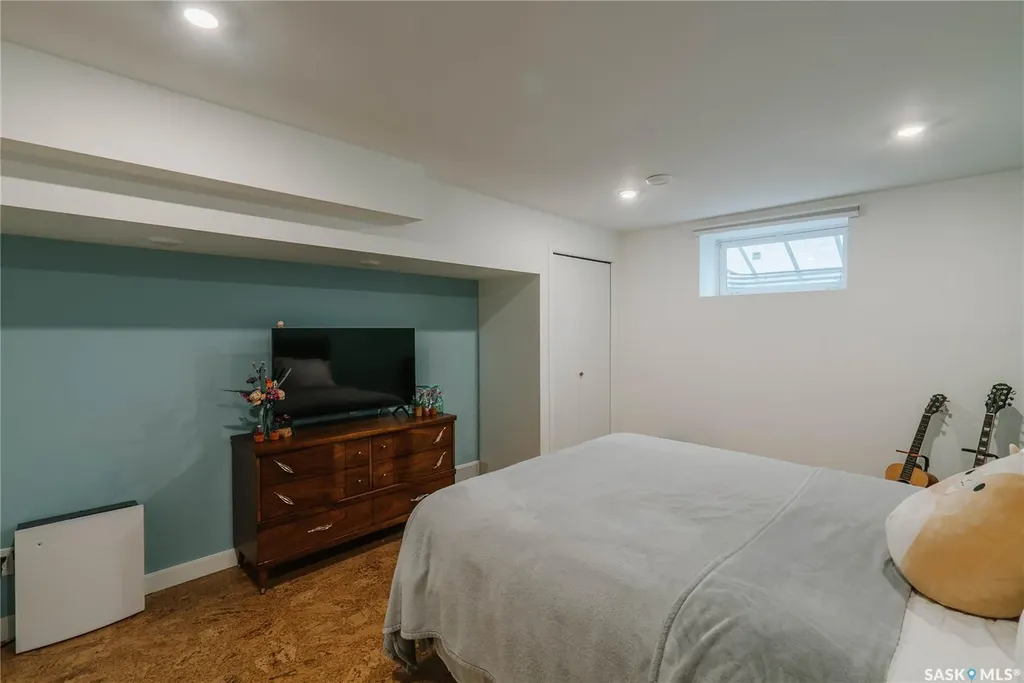 414 Lake Crescent Saskatoon SK S7H 3A4