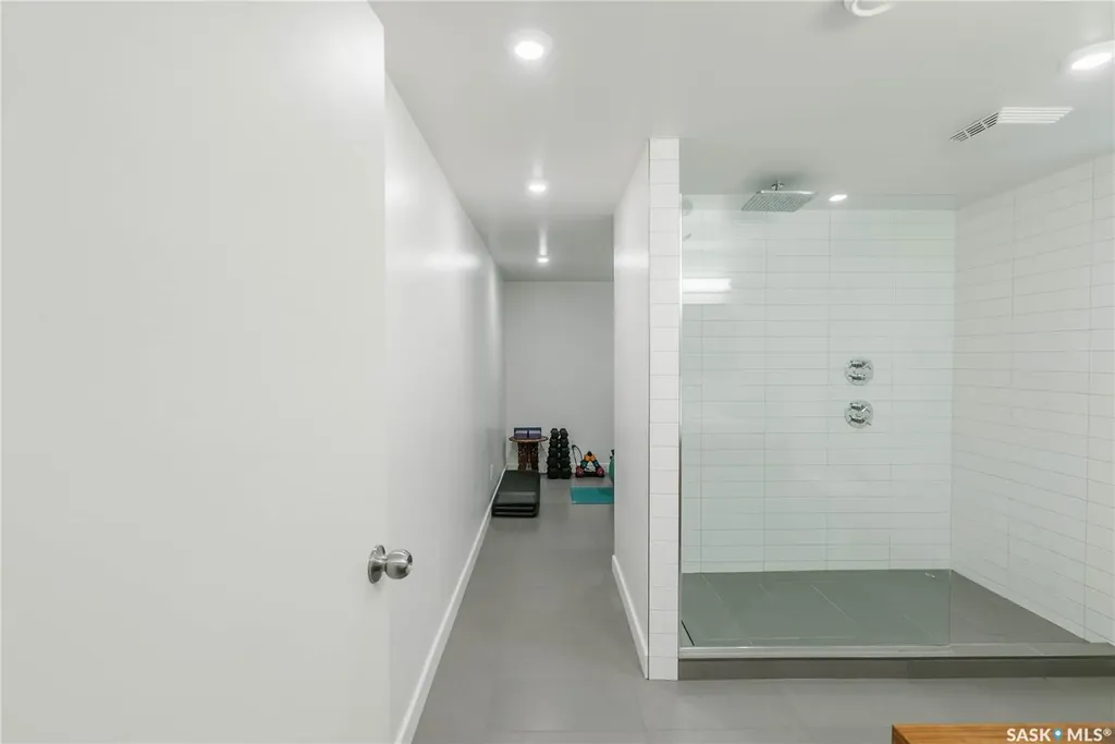 414 Lake Crescent Saskatoon SK S7H 3A4