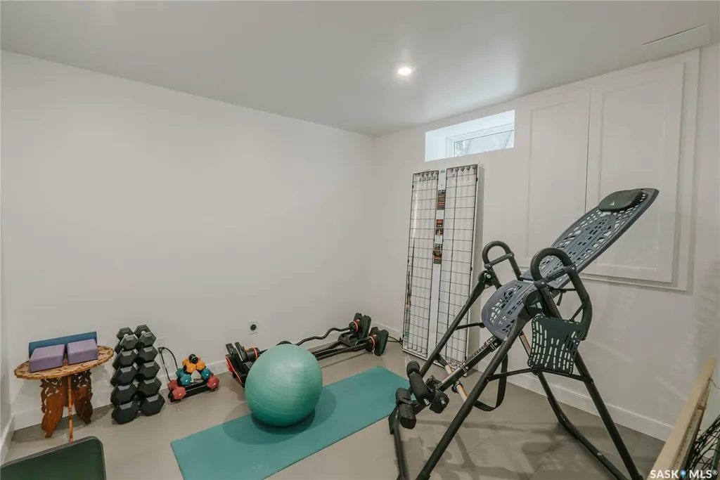 414 Lake Crescent Saskatoon SK S7H 3A4