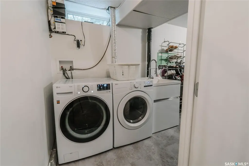 414 Lake Crescent Saskatoon SK S7H 3A4