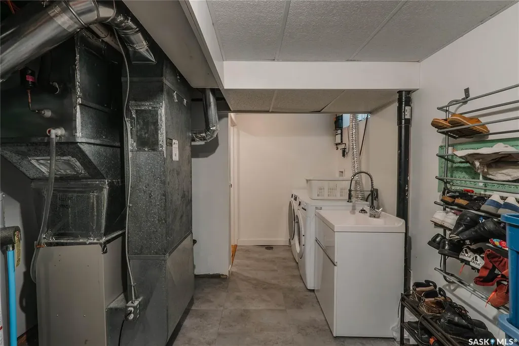 414 Lake Crescent Saskatoon SK S7H 3A4