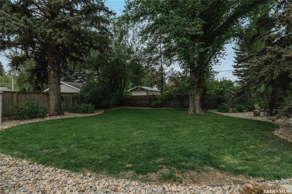 414 Lake Crescent Saskatoon SK S7H 3A4