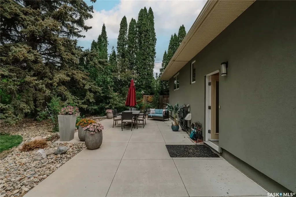 414 Lake Crescent Saskatoon SK S7H 3A4