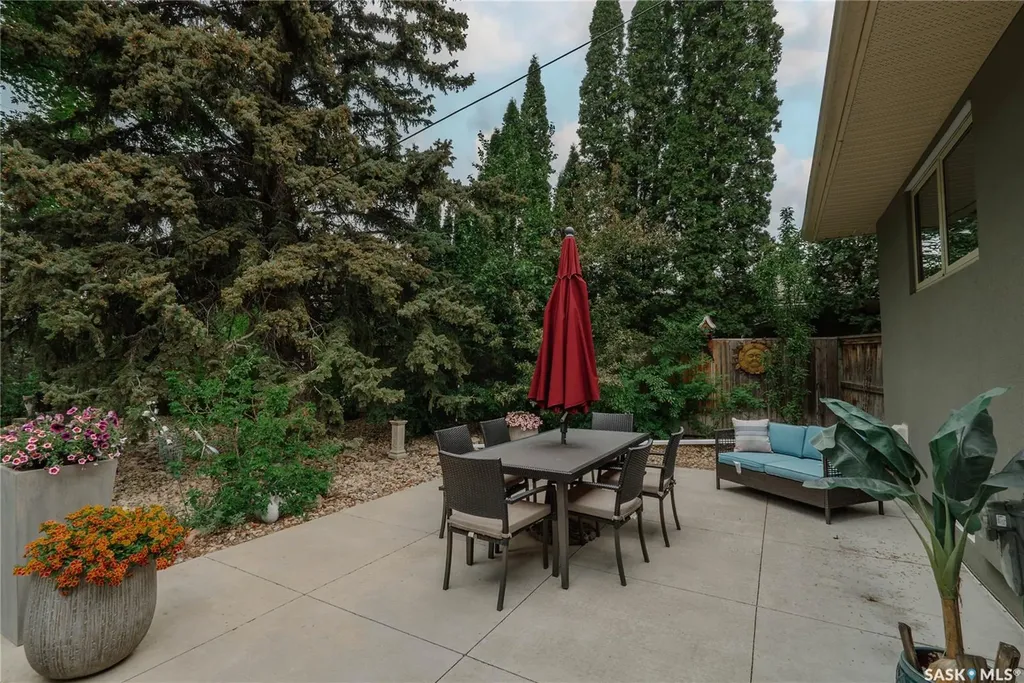 414 Lake Crescent Saskatoon SK S7H 3A4