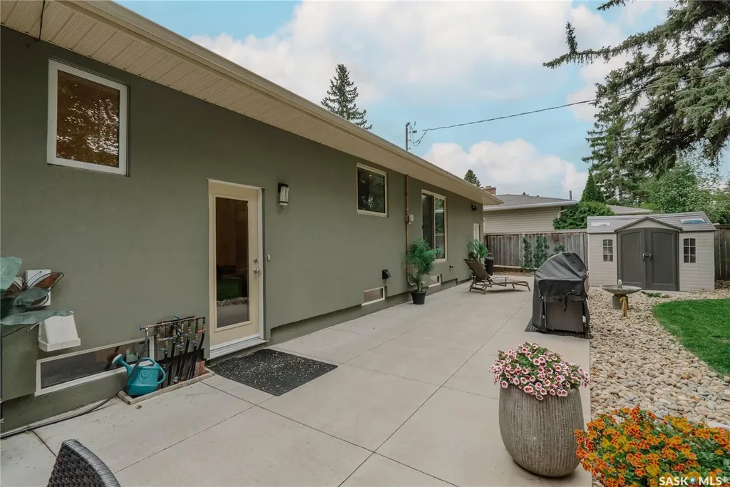 414 Lake Crescent Saskatoon SK S7H 3A4