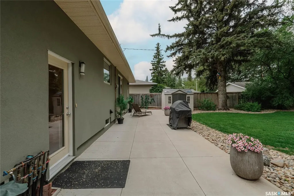 414 Lake Crescent Saskatoon SK S7H 3A4