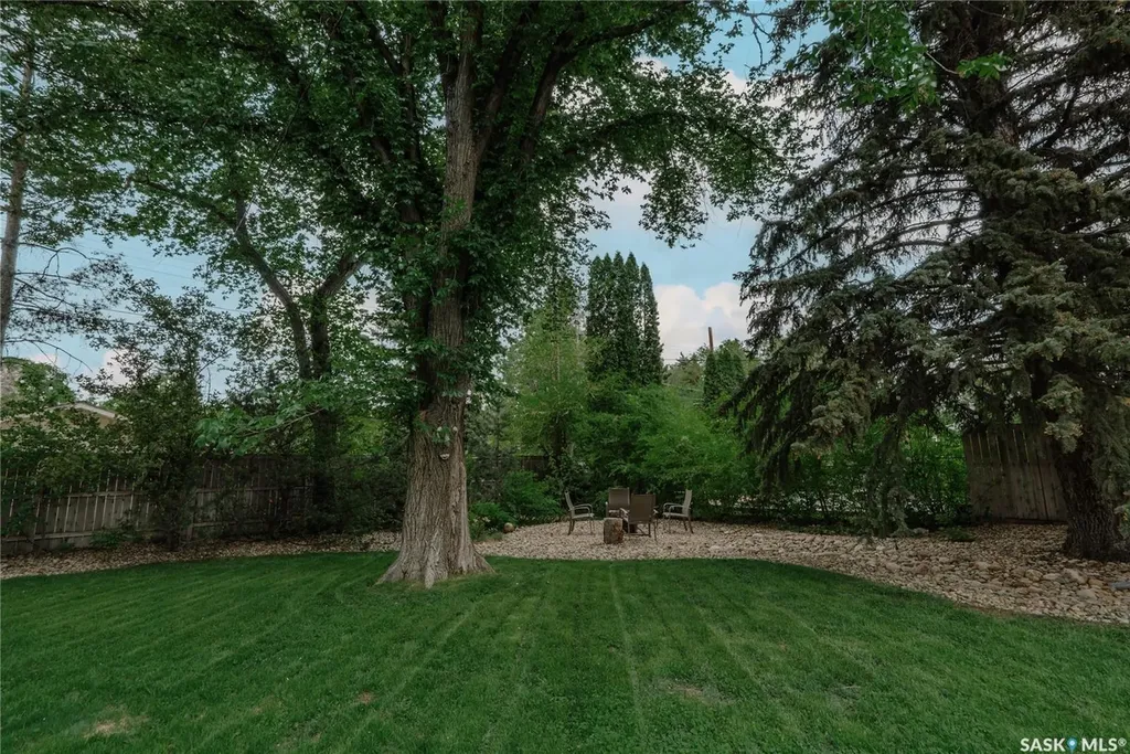 414 Lake Crescent Saskatoon SK S7H 3A4