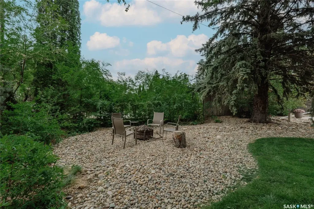 414 Lake Crescent Saskatoon SK S7H 3A4