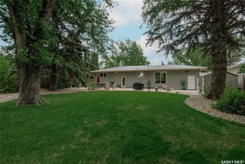 414 Lake Crescent Saskatoon SK S7H 3A4
