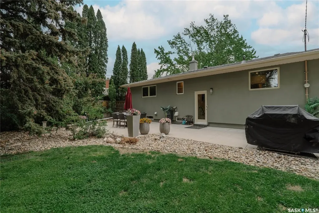 414 Lake Crescent Saskatoon SK S7H 3A4